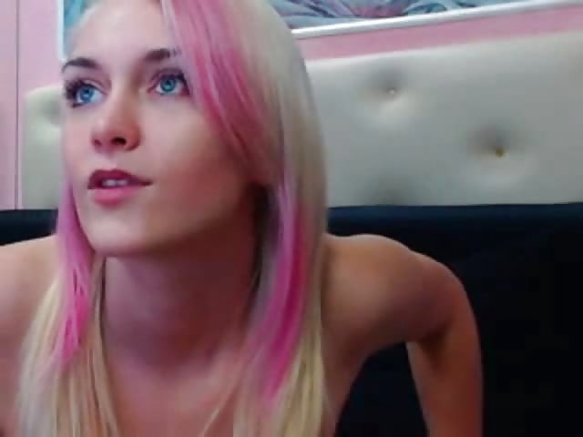 Teen si diverte davanti alla webcam